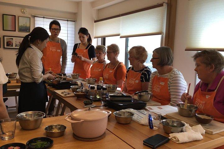 Carne Wagyu para grupos pequenos e 7 pratos japoneses Aula de culinária de Tóquio