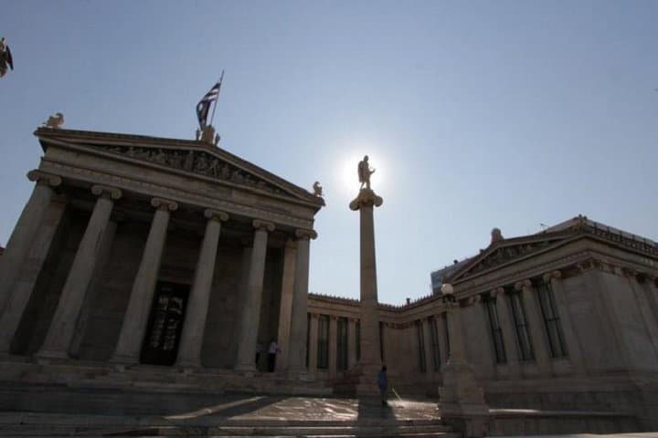 Athens city Tour (4hrs) combined with Piraeus Port Cruise Terminal transfers