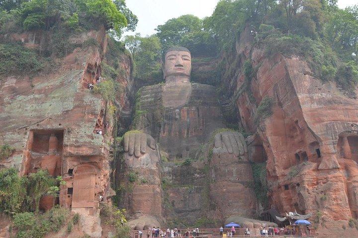 Visite privée d'une journée du Bouddha géant de Leshan, vieille ville de Huanglongxi et déjeuner