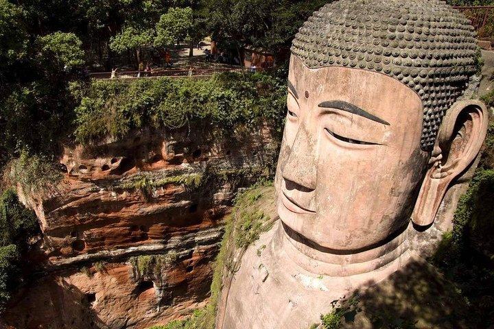 Private Leshan Giant Buddha day tour & Huanglongxi old town&lunch
