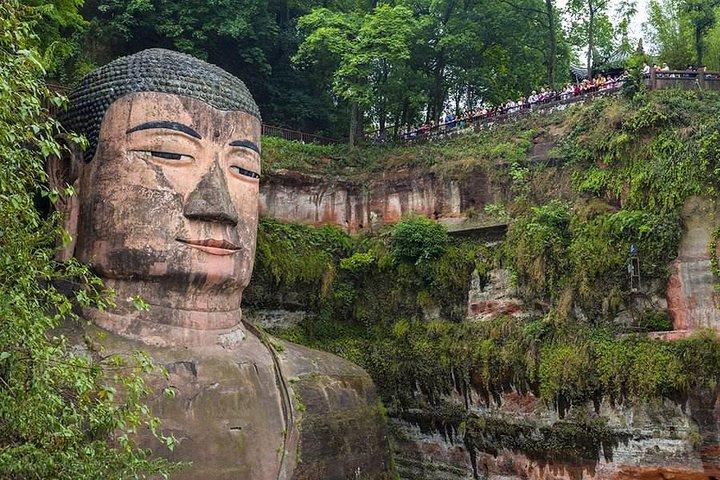 Private Leshan Giant Buddha day tour & Huanglongxi old town&lunch