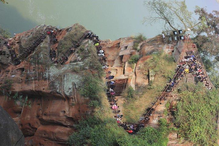 Private Leshan Giant Buddha day tour & Huanglongxi old town&lunch