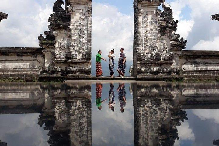 Bali: Instagrams Tour Lempuyang Temple, Tirta Gangga- Tukad Cepung, Tibumana Waterfall