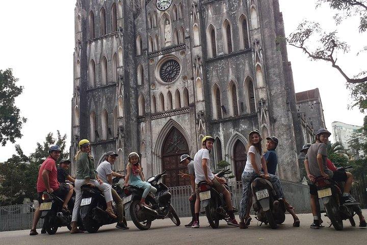 Excursiones en bicicleta y gastronomía en grupos pequeños en Hanoi