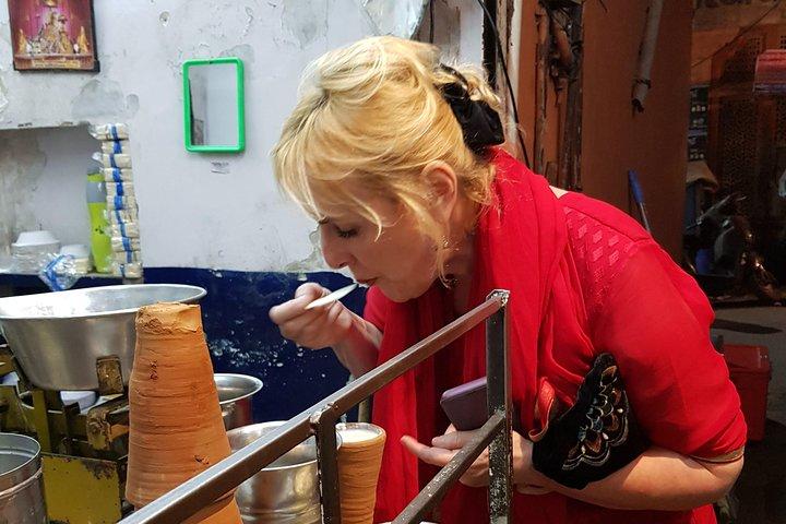 ピンク シティ プレート: ジャイプールのユニークな飲食店を巡るグルメ散歩