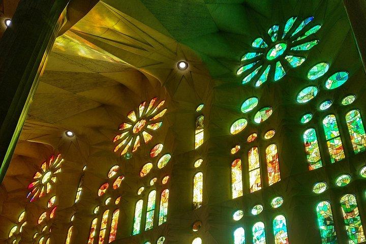 タワー入場込み　サグラダ・ファミリアガイド付きツアー