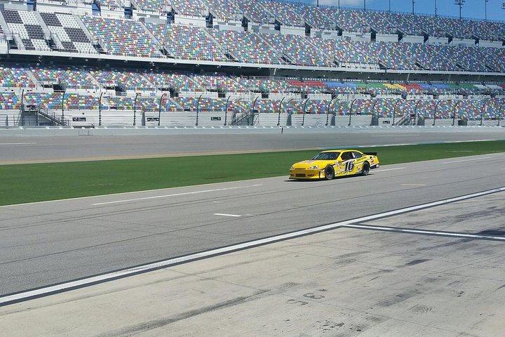 NASCAR Coke Zero 400 Renntag Pakete