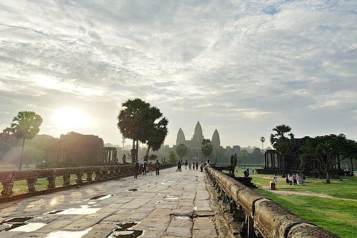 Tour privado de 2 días en Angkor Sunrise, Banteay Srei y Beng Mealea Temple