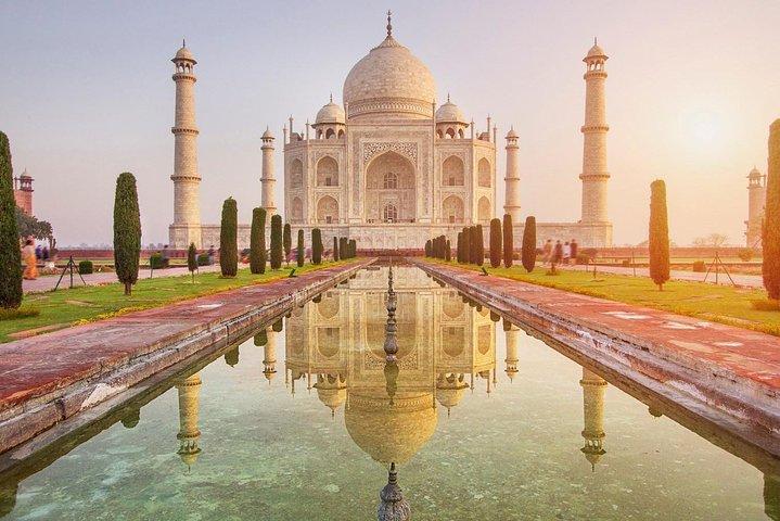 デリーからのオールインクルーシブプライベートTaj Mahal＆Agraツアー