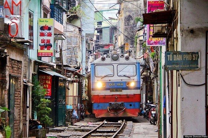 ハノイ市内観光と水上人形劇