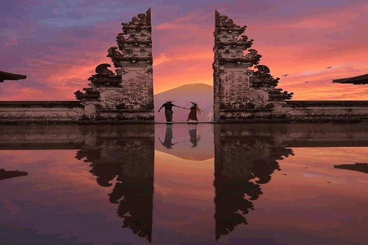 天国の門での日の出Lempuyang Bali