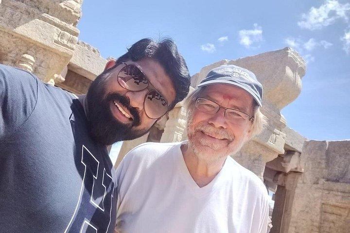 寺院の建築と絵画のためのバンガロールからレパクシへの日帰り旅行