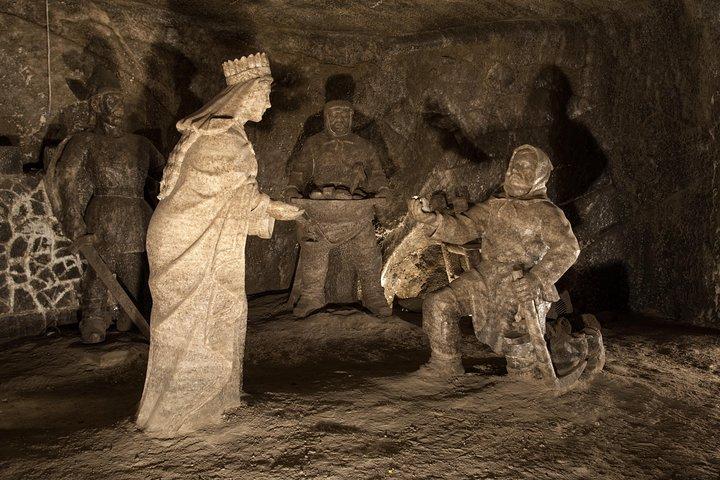 ヴィエリチカ塩鉱山ガイドツアー： チケット+交通手段