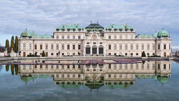 Private Transfer from Prague to Vienna with 2h for Sightseeing