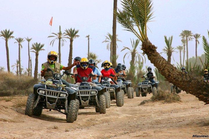 ATV Quad cykling i Marrakech ørken palmgrove