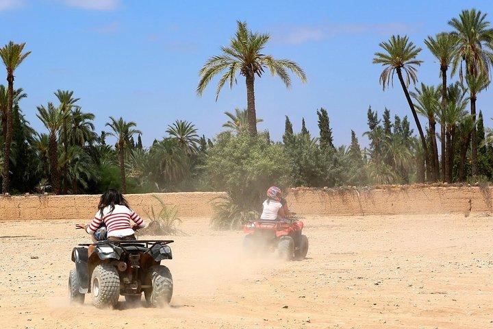 ATV Quad cykling i Marrakech ørken palmgrove