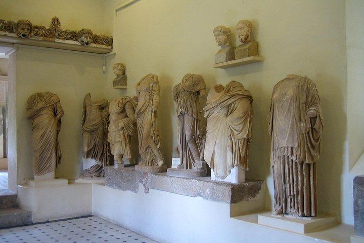 アテネからのエピダウロス、古代コリント、地峡運河のプライベートツアー