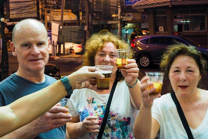 バンコクの味：チャイナタウンで夜の料理を楽しむ小グループ ツアー