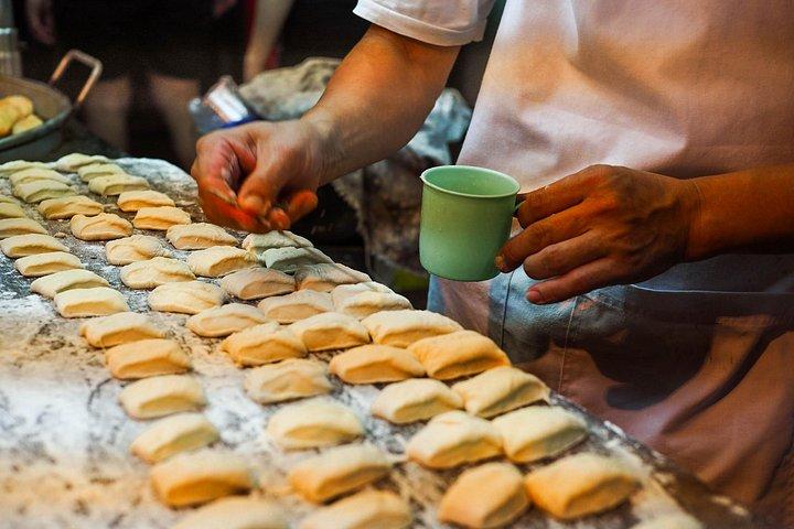 バンコクの味：チャイナタウンで夜の料理を楽しむ小グループ ツアー