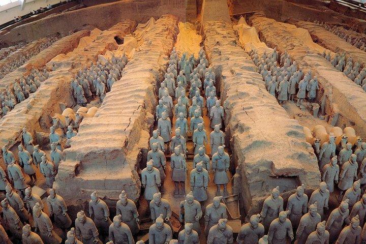 Private Xi'an History Day Tour: Terracotta Warriors Huaqing Palace
