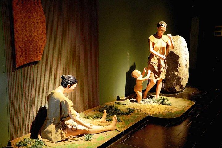Private Xi'an History Day Tour: Terracotta Warriors Huaqing Palace