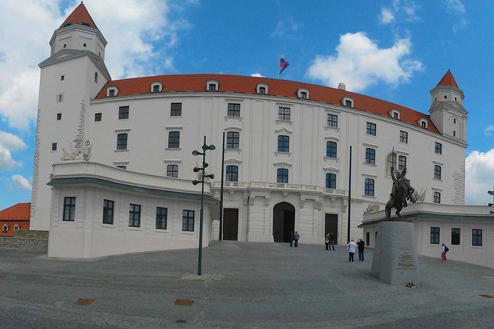 Excursão privada de Budapeste a Bratislava com almoço