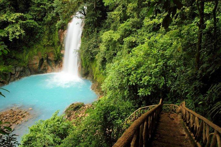 Round Trip Transportation Service to Río Celeste National Park from La Fortuna