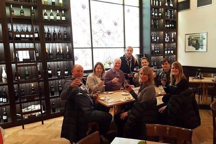 Sloveense stadswandeling van eten en wijn in Ljubljana, 4 uur overheerlijke momenten
