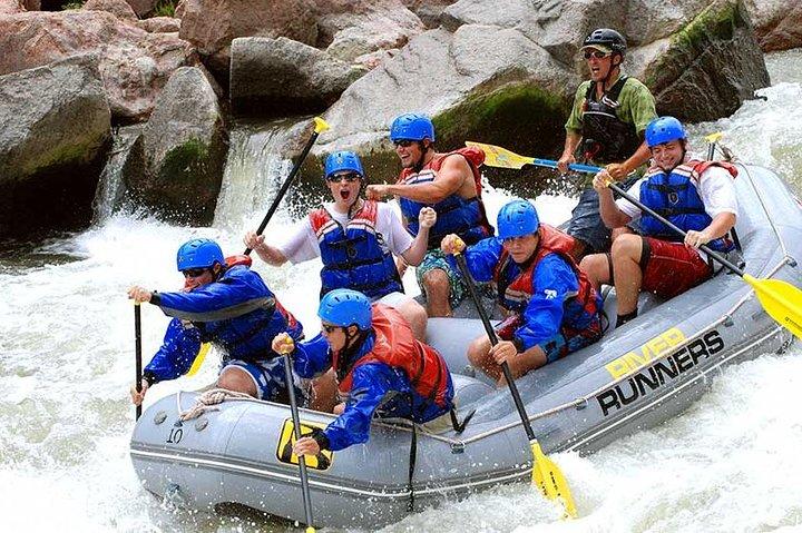 Parcourez les rapides: Aventure de rafting en eau vive à Kitulgala
