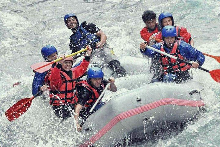 Parcourez les rapides: Aventure de rafting en eau vive à Kitulgala