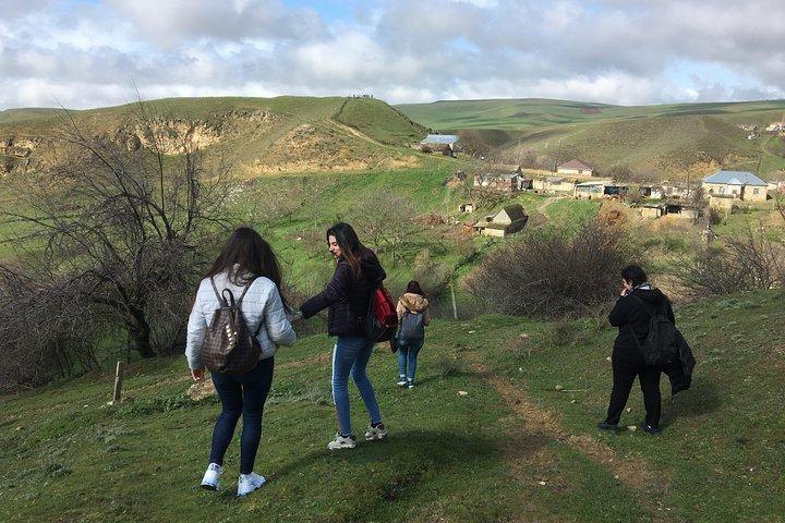 Caminhando para as cavernas - Gobustan