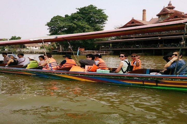 Chachoengsao Provincial com Mercado e Cruzeiro no Rio