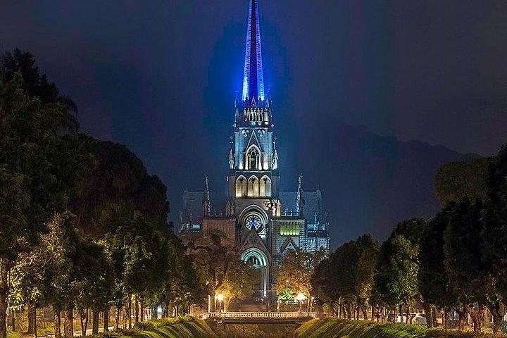 帝国博物館とオプションのランチとボヘミア醸造所を備えたペトロポリス シティ ツアー