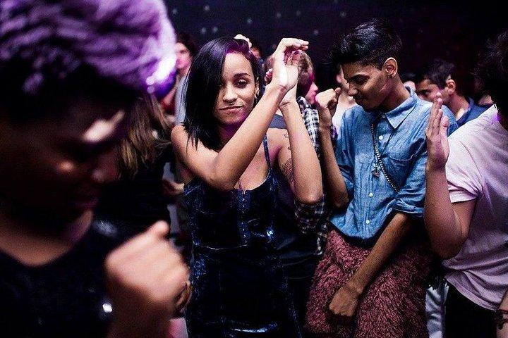 Festa in barca di notte a Rio de Janeiro Ingresso e trasferimento