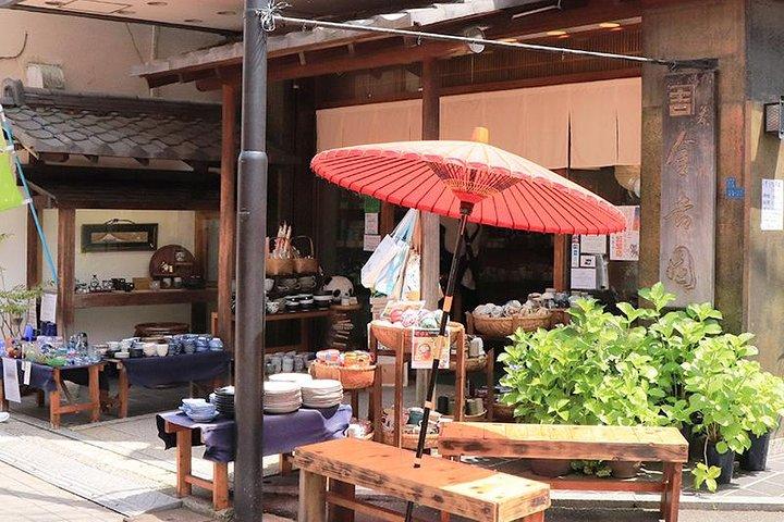 Experimente a antiga Tóquio local e comida tradicional em Yanaka Ginza