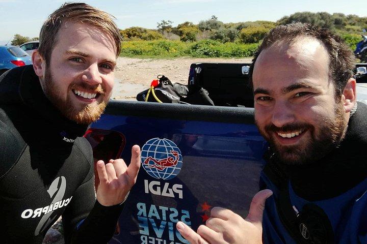 Prueba el buceo en Atenas Primera experiencia submarina con PADI