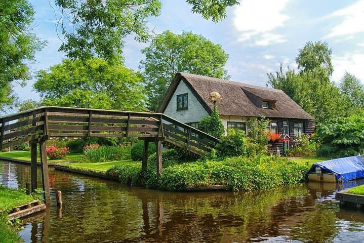 Private tour to Giethoorn, the Windmills, Cheese from Amsterdam