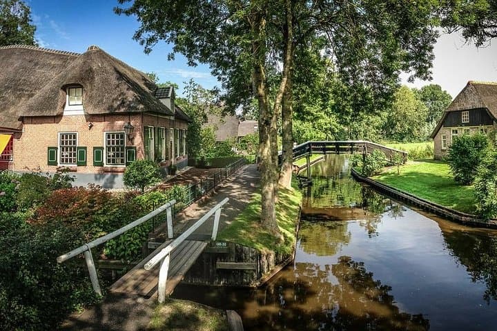 Private Giethoorn & Zaanse Schans Windmills Sightseeing Tour from Amsterdam