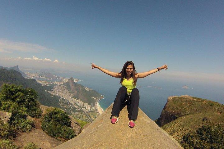 Morro Dois Irmãos Hike & Vidigal Favela Tour met transfer