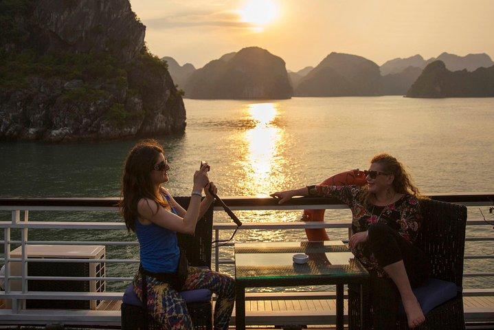 Tour di lusso di 1 giorno Halong Bay e Lan Ha Bay Limousine in kayak