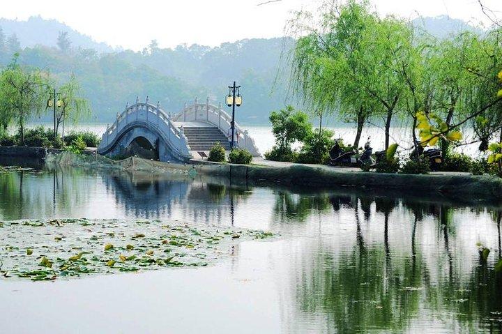 Hangzhou Highlights Private Day Tour med West Lake Boat Ride fra Shanghai