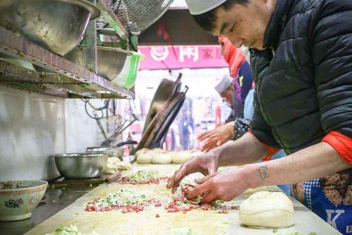 Xi'an Morning Food & Market Tour by TukTuk