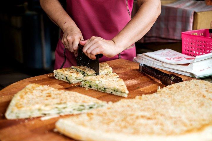 バックストリートフードツアー：食べ物、文化、そして楽しみ