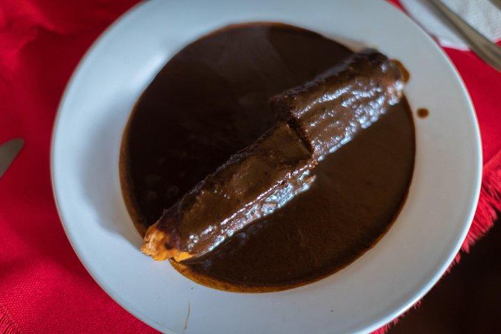 サンミゲルの味を味わうチョコレートと石畳のツアー