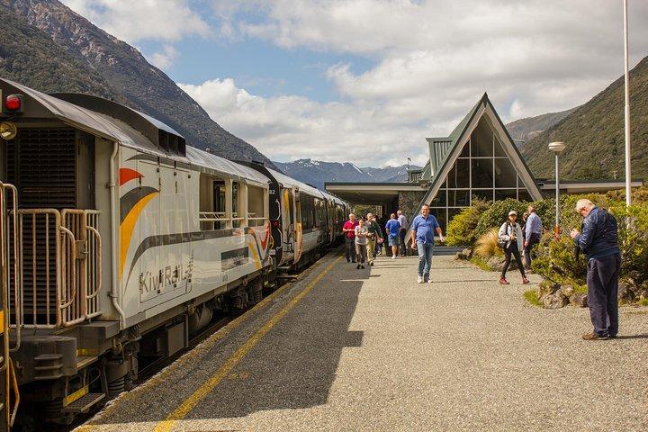 TranzAlpine列車の旅 : クライストチャーチからグレイマウスへ