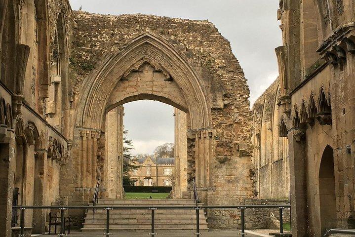 ロンドンからのストーンヘンジ、グラストンベリー、アベリーへの小グループ日帰り旅行