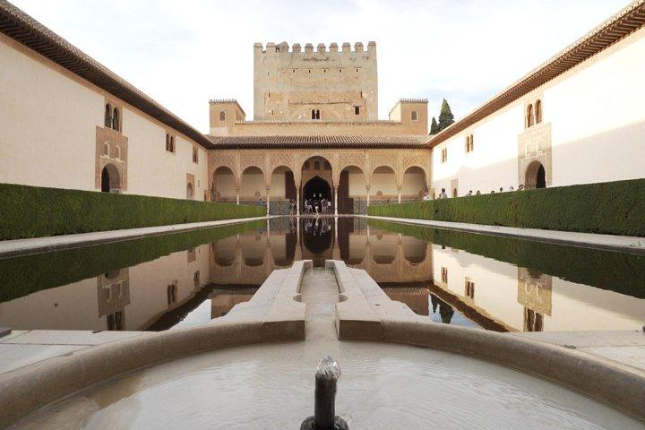Granada Day Trip with Alhambra and Albaicin Tour from Seville