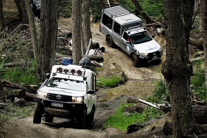 Esperienza fuoristrada 4x4 sui laghi di un'intera giornata + pranzo argentino