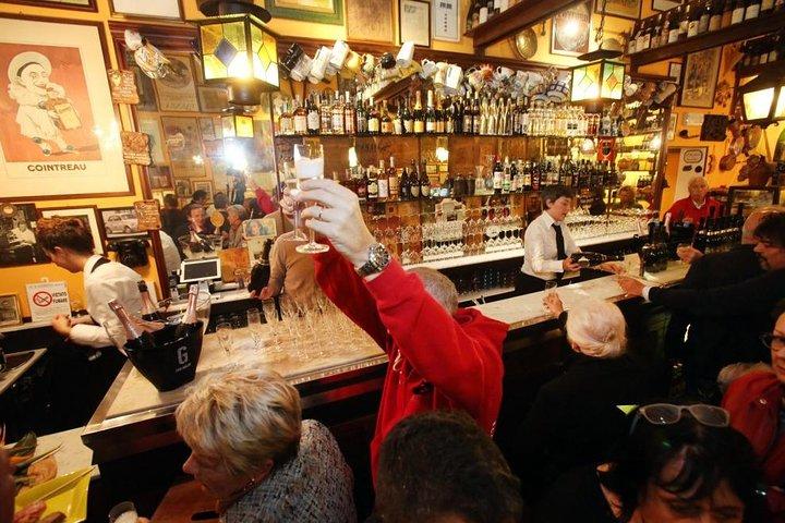 Bologna: Weinprobe in einem Weinladen mit einem Einheimischen