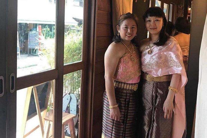 メイク＆ヘアスタイリング（チェンマイ）付き8時間伝統的なタイ式コスチュームレンタル
